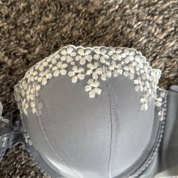 Aerie Mia 34B Strapless Push-Up Bra, Gray with Floral Detail - Picture 6 of 6